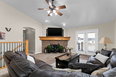 Tiny photo for 873 E 200 N, Payson, UT 84651 (MLS # 2137329)