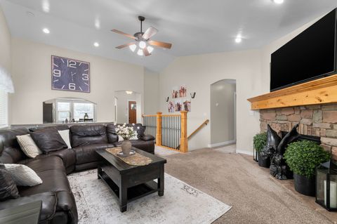 Tiny photo for 873 E 200 N, Payson, UT 84651 (MLS # 2137329)