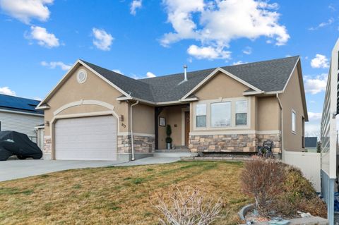 Tiny photo for 873 E 200 N, Payson, UT 84651 (MLS # 2137329)