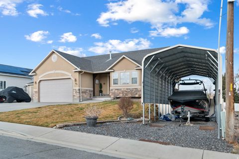 Tiny photo for 873 E 200 N, Payson, UT 84651 (MLS # 2137329)