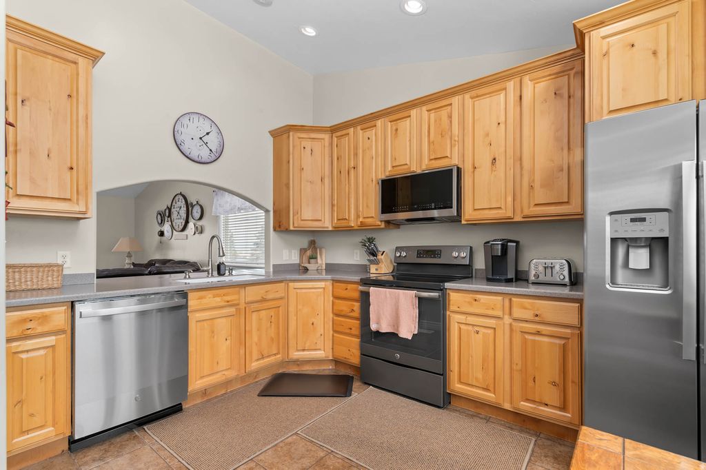 Photo of 873 E 200 N, Payson, UT 84651 (MLS # 2137329)