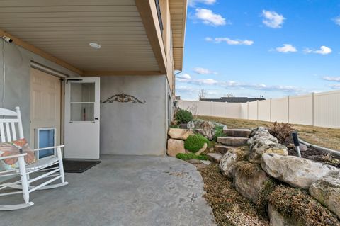 Tiny photo for 873 E 200 N, Payson, UT 84651 (MLS # 2137329)