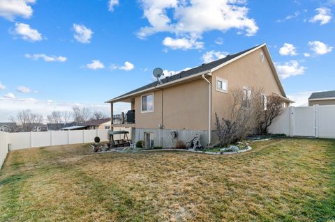 Tiny photo for 873 E 200 N, Payson, UT 84651 (MLS # 2137329)
