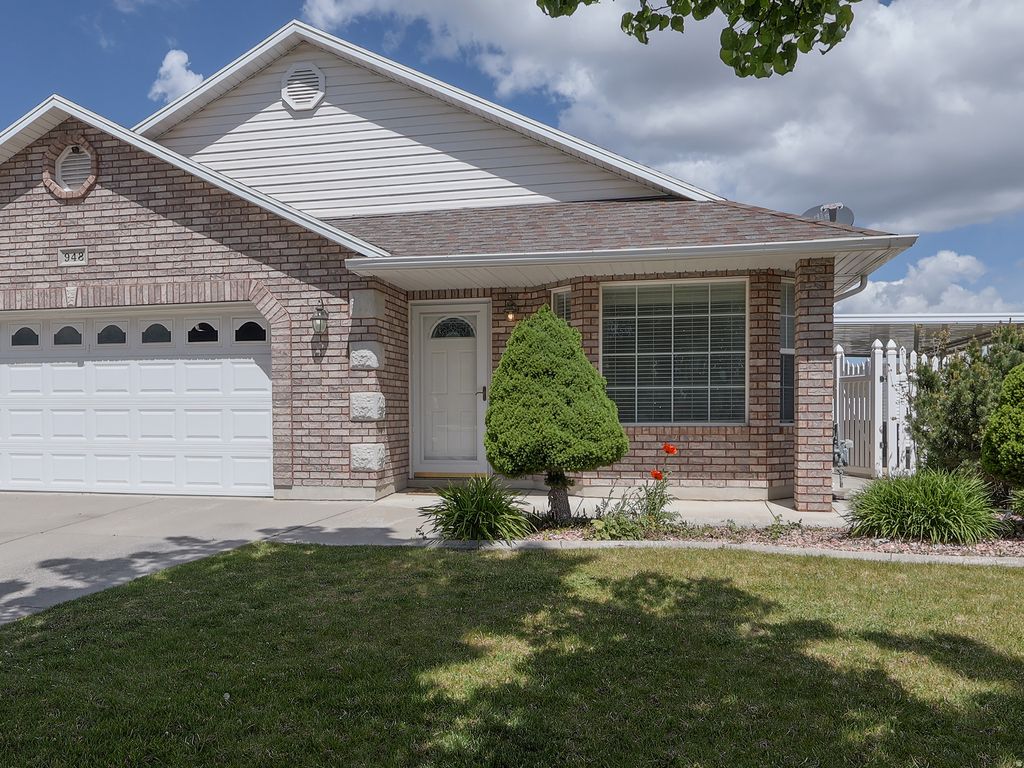 Photo of 948 W 1730 N, Clinton, UT 84015 (MLS # 2155266)