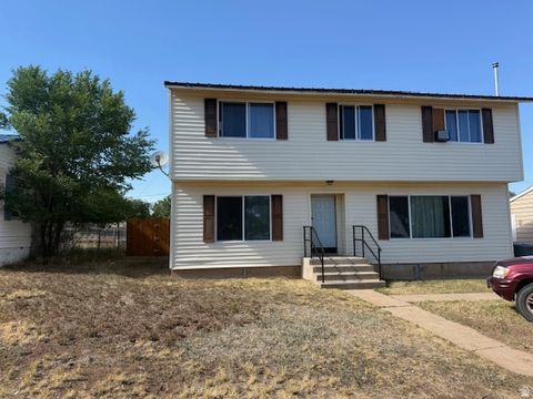 Photo of 280 W URANIUM DR, Monticello, UT 84535 (MLS # 2143670)