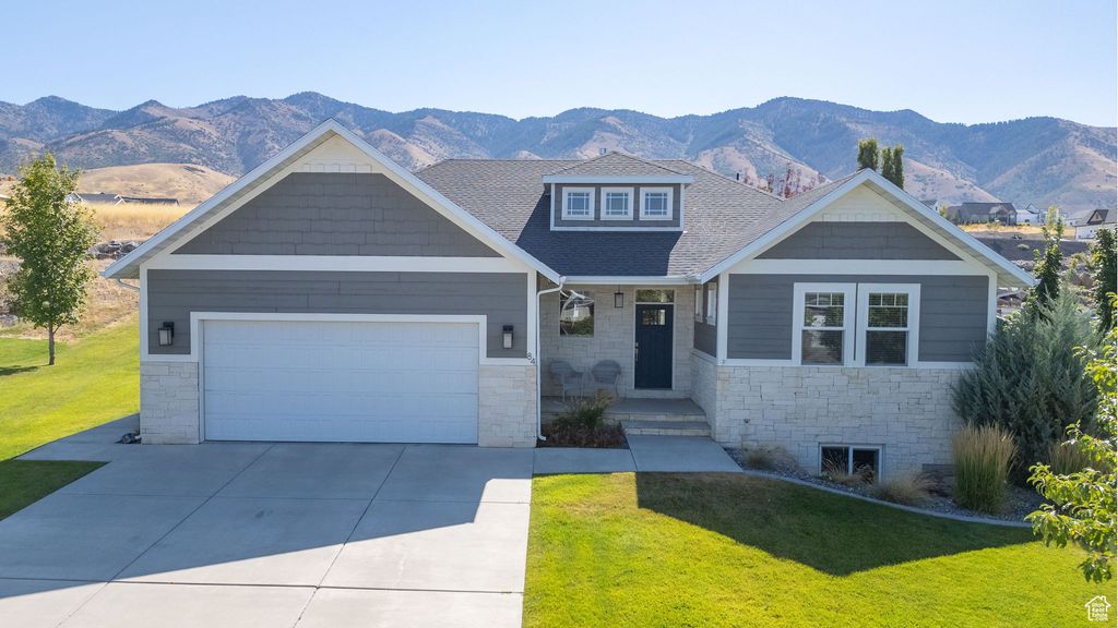 Photo of 84 N 820 E, Hyde Park, UT 84318 (MLS # 2103000)