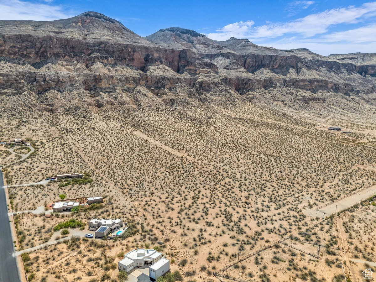 MOCCASIN FLATS - Land