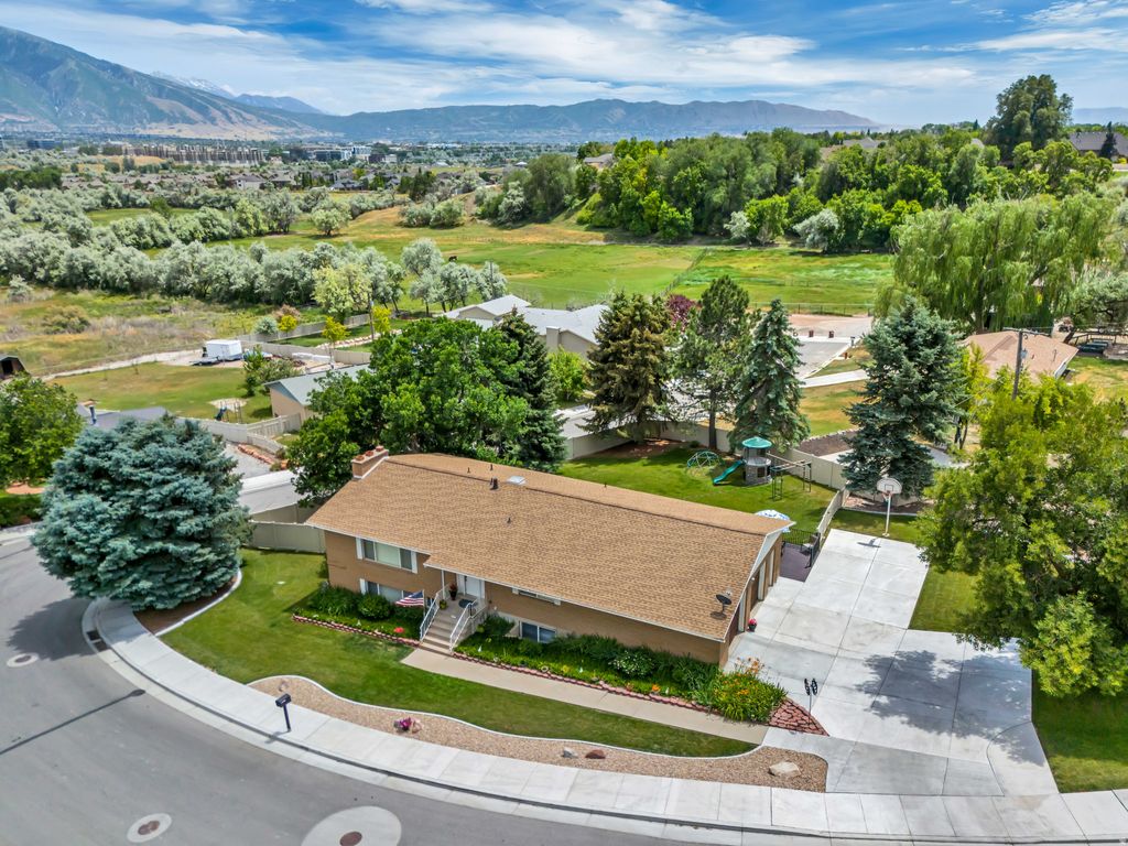 Photo of 955 W CHARLOTTE DR, South Jordan, UT 84095 (MLS # 2120815)