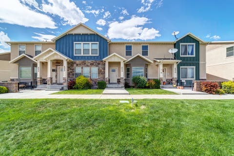 Townhouse For Sale - 8052 N Rock Creek Cove Ln<br/> Eagle Mountain, UT 84005
