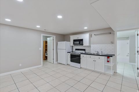 Tiny photo for 1262 N CIRCLE CV W, Lehi, UT 84043 (MLS # 2135446)