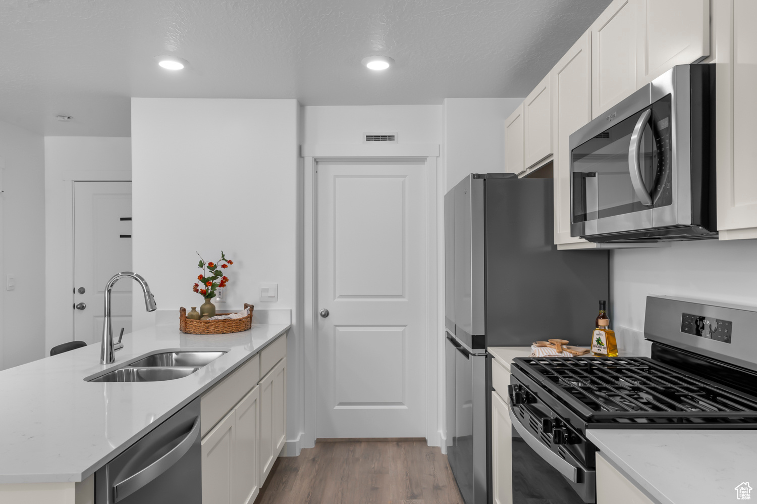 DIXON CREEK - Residential