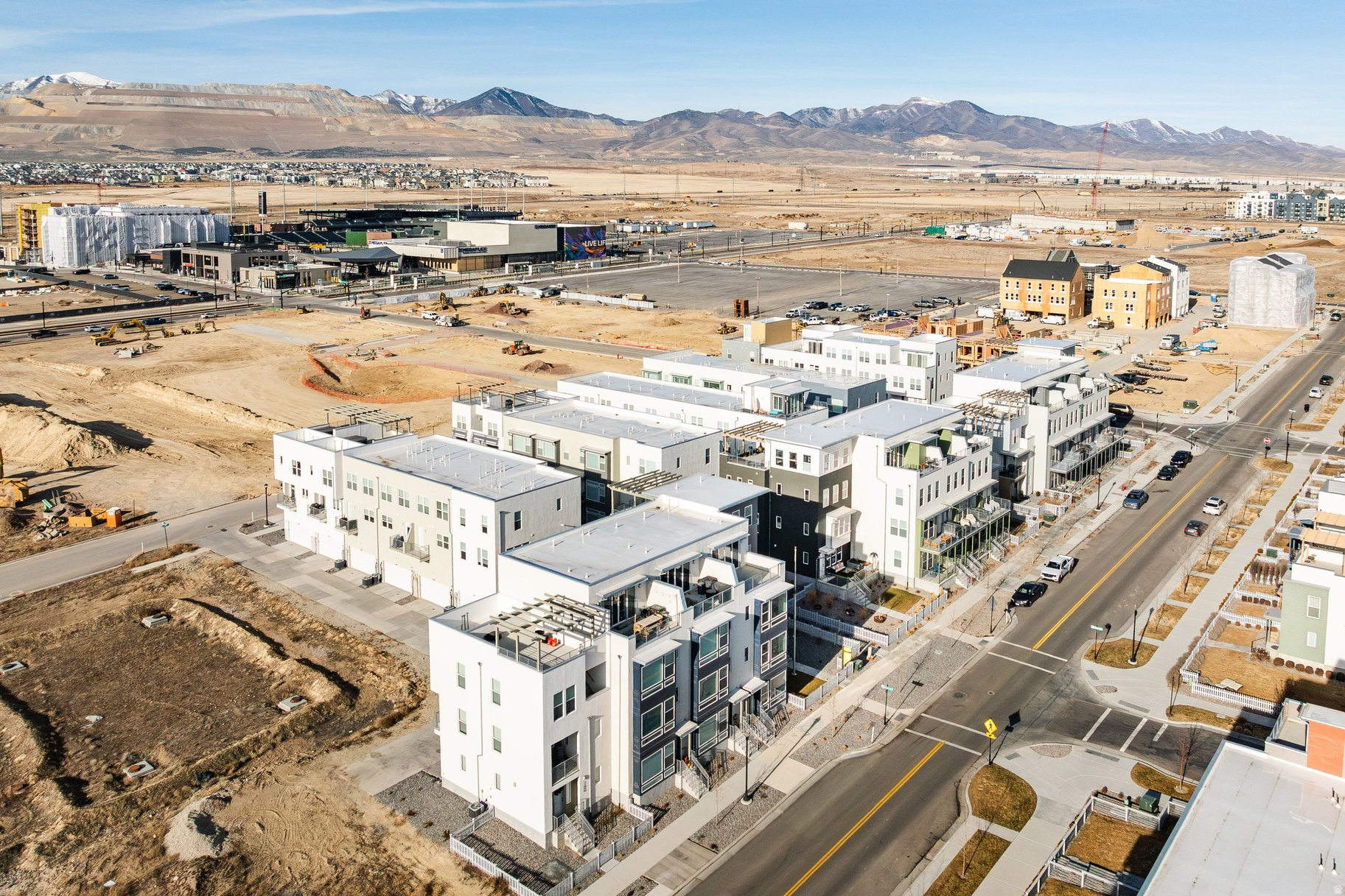 DAYBREAK - Residential