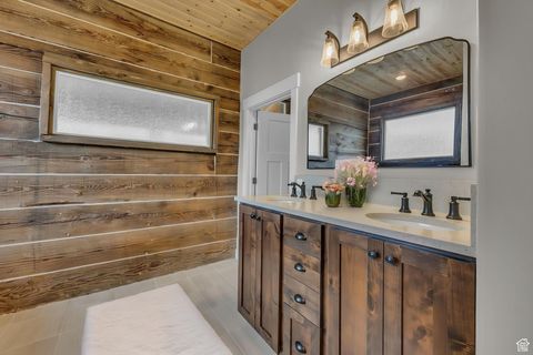 Tiny photo for 1138 N 1000 E, Mapleton, UT 84664 (MLS # 2110159)