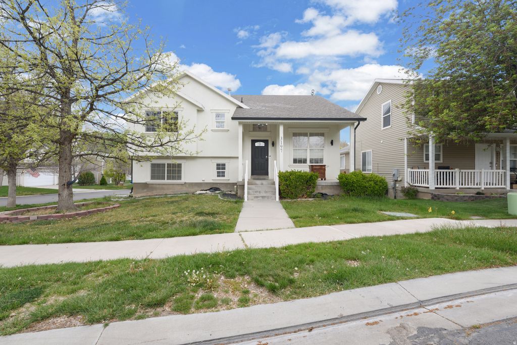 Photo of 3197 E SNOWY OWL RD, Eagle Mountain, UT 84005 (MLS # 2155990)