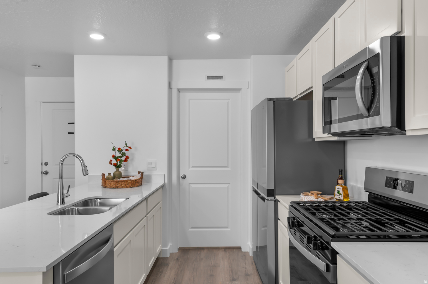 DIXON CREEK - Residential