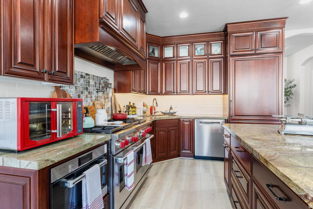 EAGLE SUMMIT - Residential