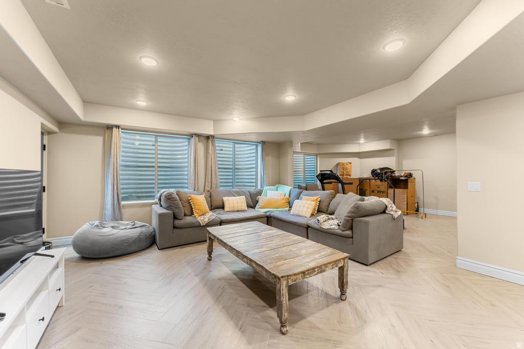 EAGLE SUMMIT - Residential