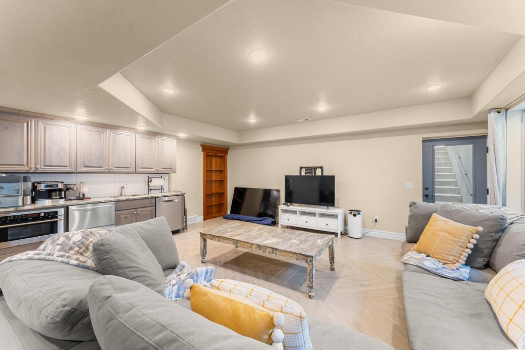 EAGLE SUMMIT - Residential