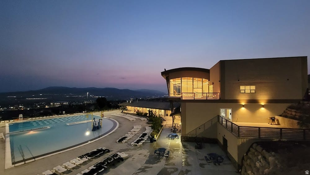 EAGLE SUMMIT - Residential