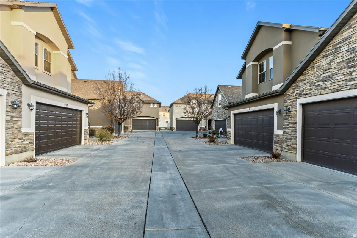 VALENTINE ESTATE TOW - Residential