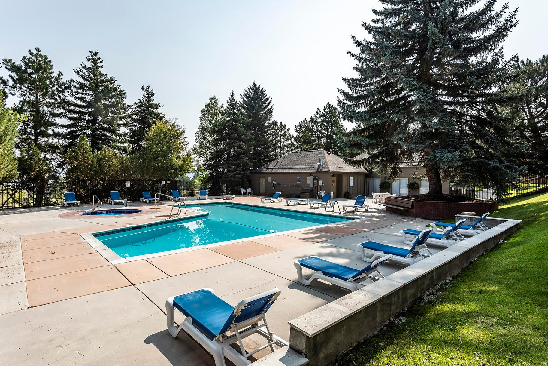 HIDDEN CREEK - Residential