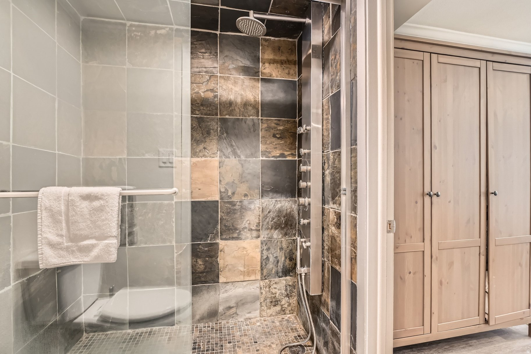 HIDDEN CREEK - Residential