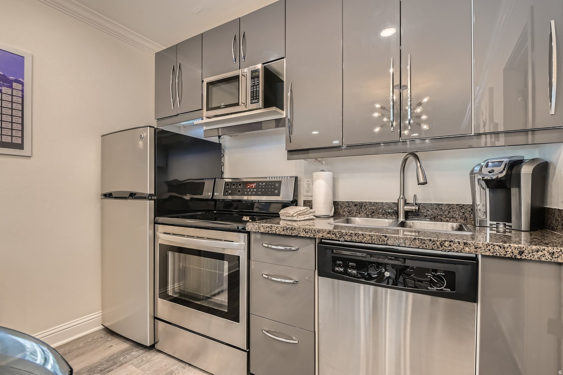 HIDDEN CREEK - Residential