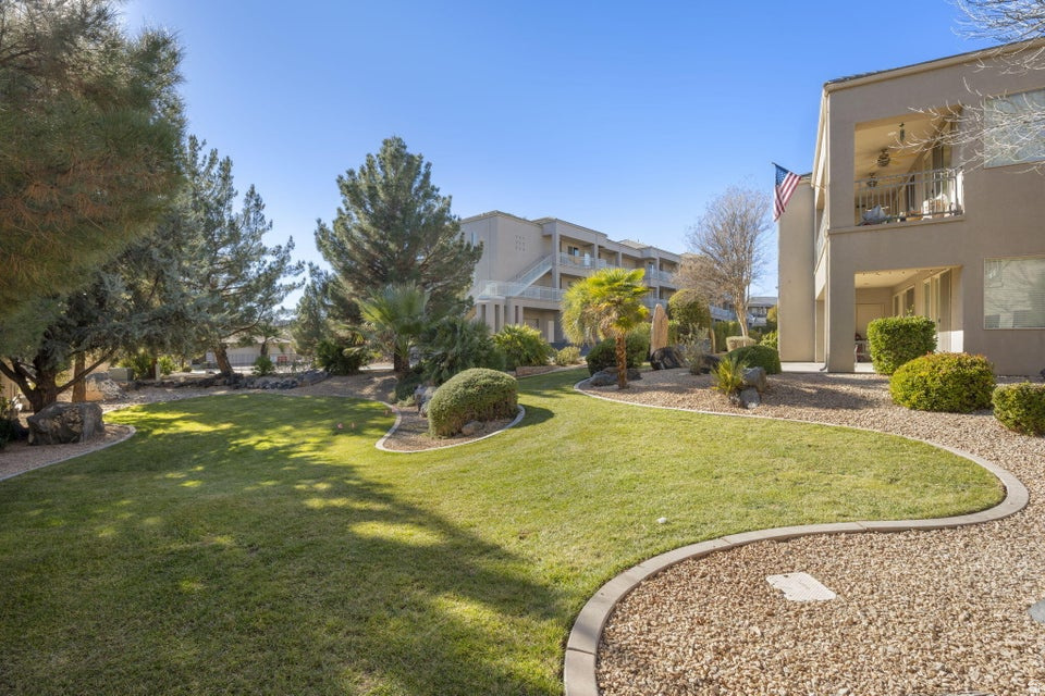 BLACKROCK CONDOS AT STONEBRIDGE AMD 1 - Residential