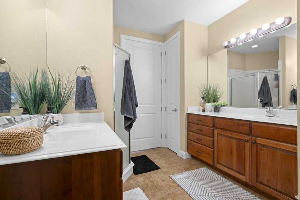 BLACKROCK CONDOS AT STONEBRIDGE AMD 1 - Residential