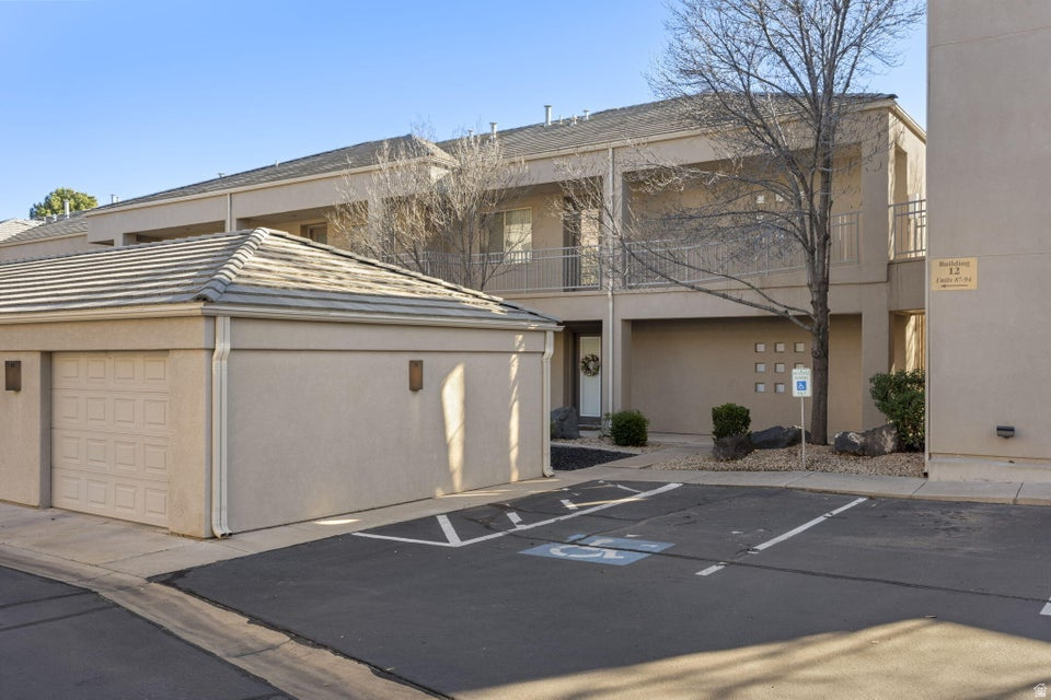 BLACKROCK CONDOS AT STONEBRIDGE AMD 1 - Residential