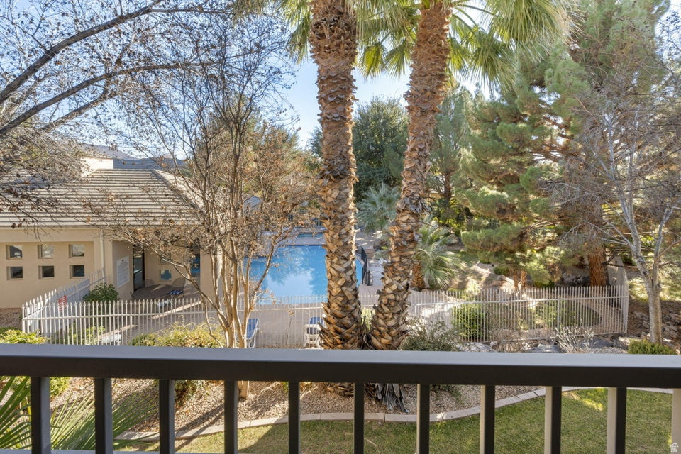 BLACKROCK CONDOS AT STONEBRIDGE AMD 1 - Residential