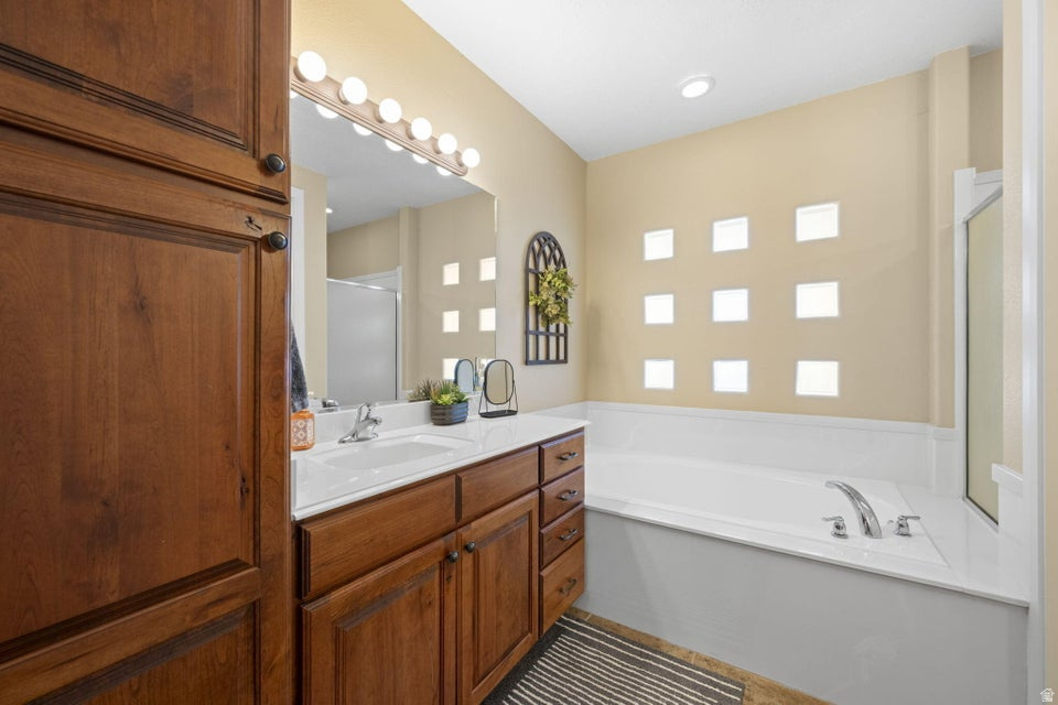 BLACKROCK CONDOS AT STONEBRIDGE AMD 1 - Residential