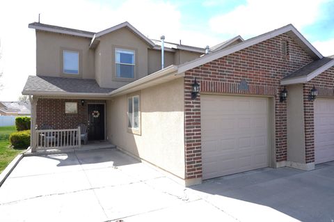 Photo of 143 W ARLINGTON WAY, Harrisville, UT 84414 (MLS # 2146634)