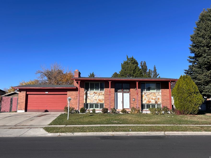 East Sandy neighborhood*Newer paint*Newer light fixtures*Real Hardwood, laminate and tile flooring*Quartz counter tops*Stainless appliances*Crown molding*Bright open concept floorplan with great room*Walk out basement*Fenced yard with deck and patio