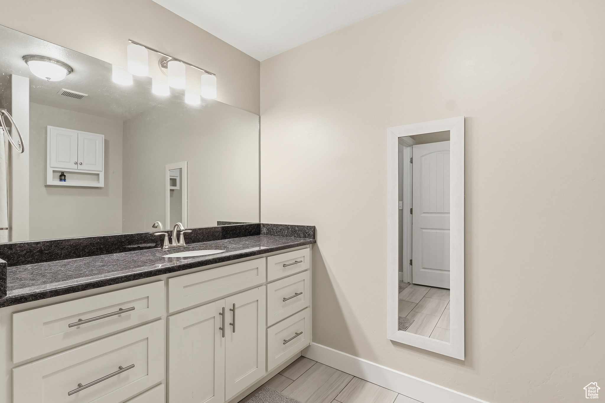 GREEN CANYON SQUARE - Residential