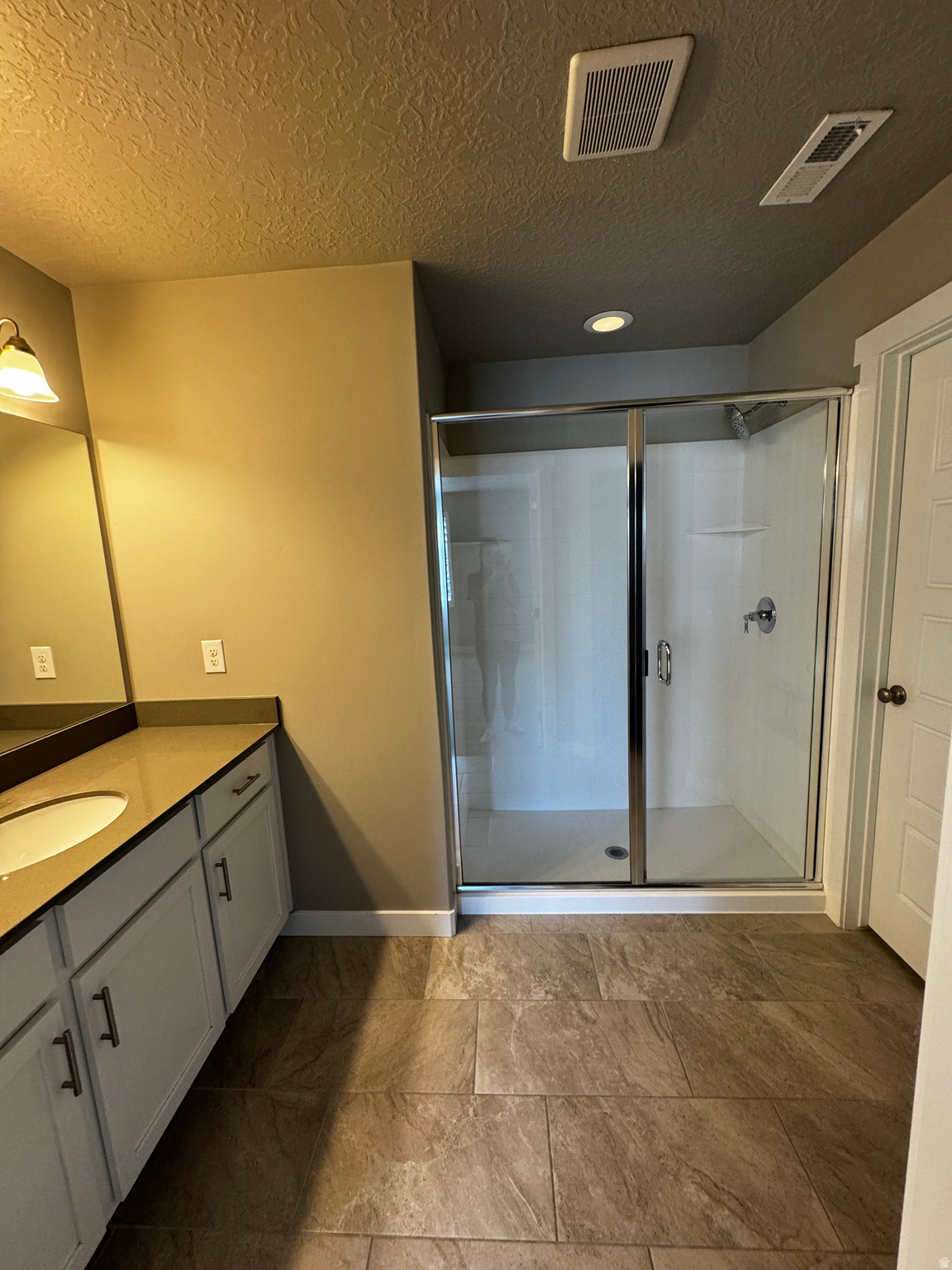 BROADVIEW SHORES - Residential Lease