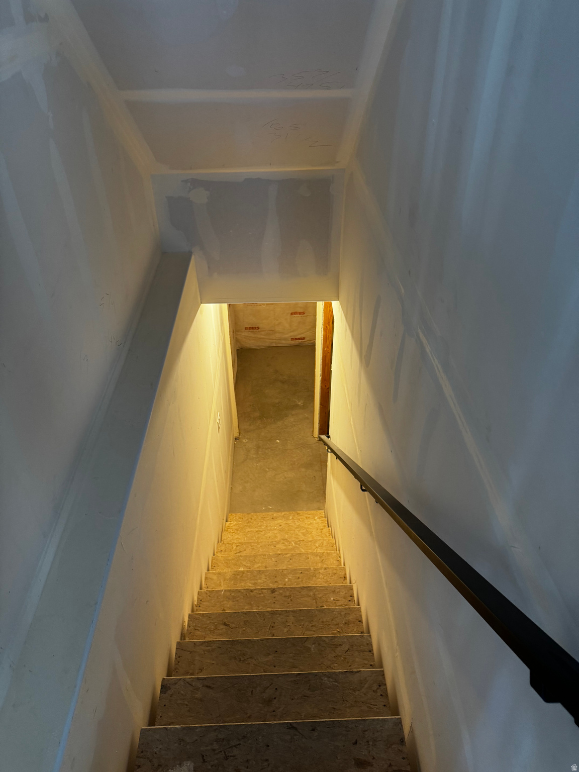 BROADVIEW SHORES - Residential Lease