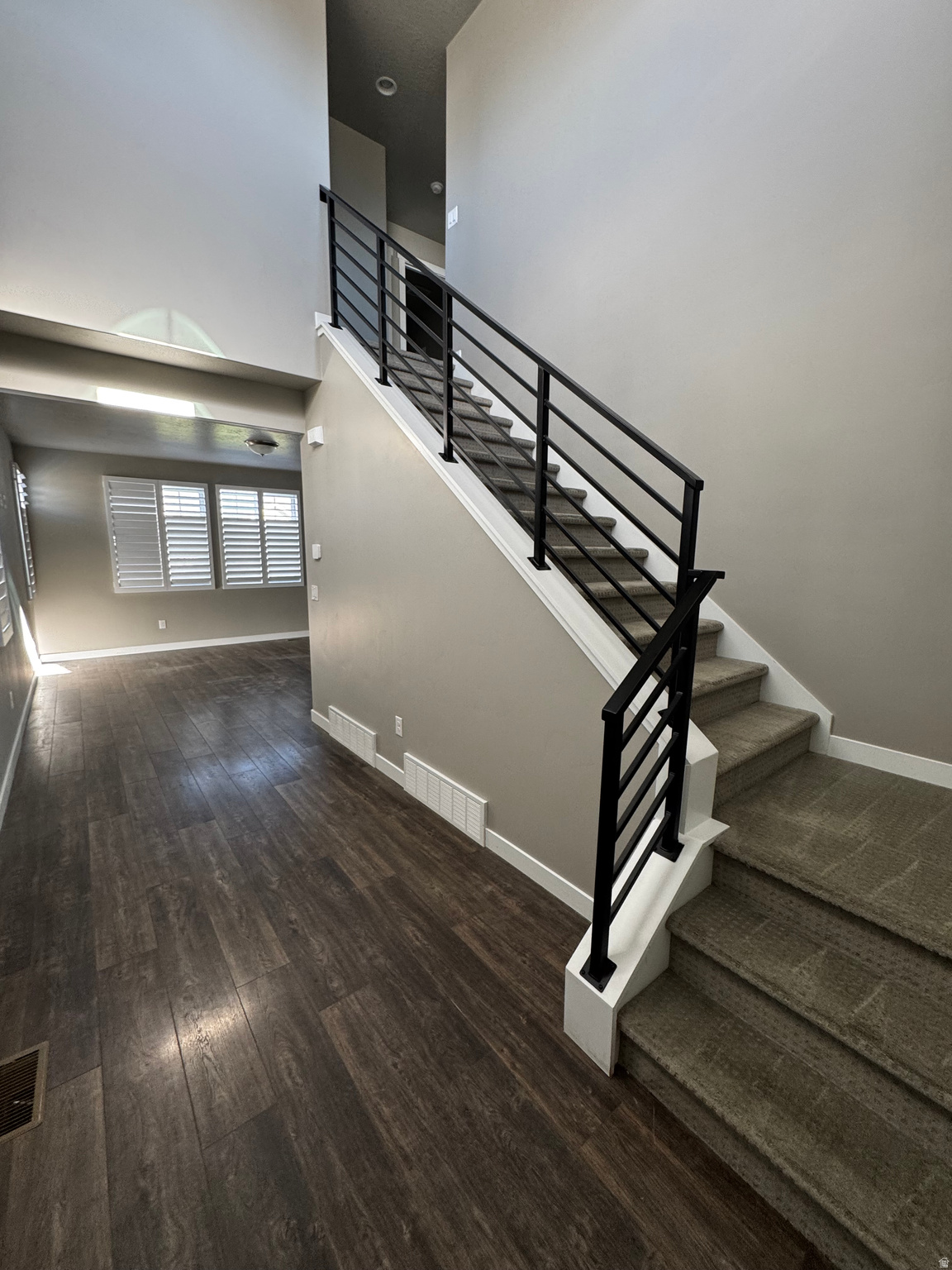 BROADVIEW SHORES - Residential Lease