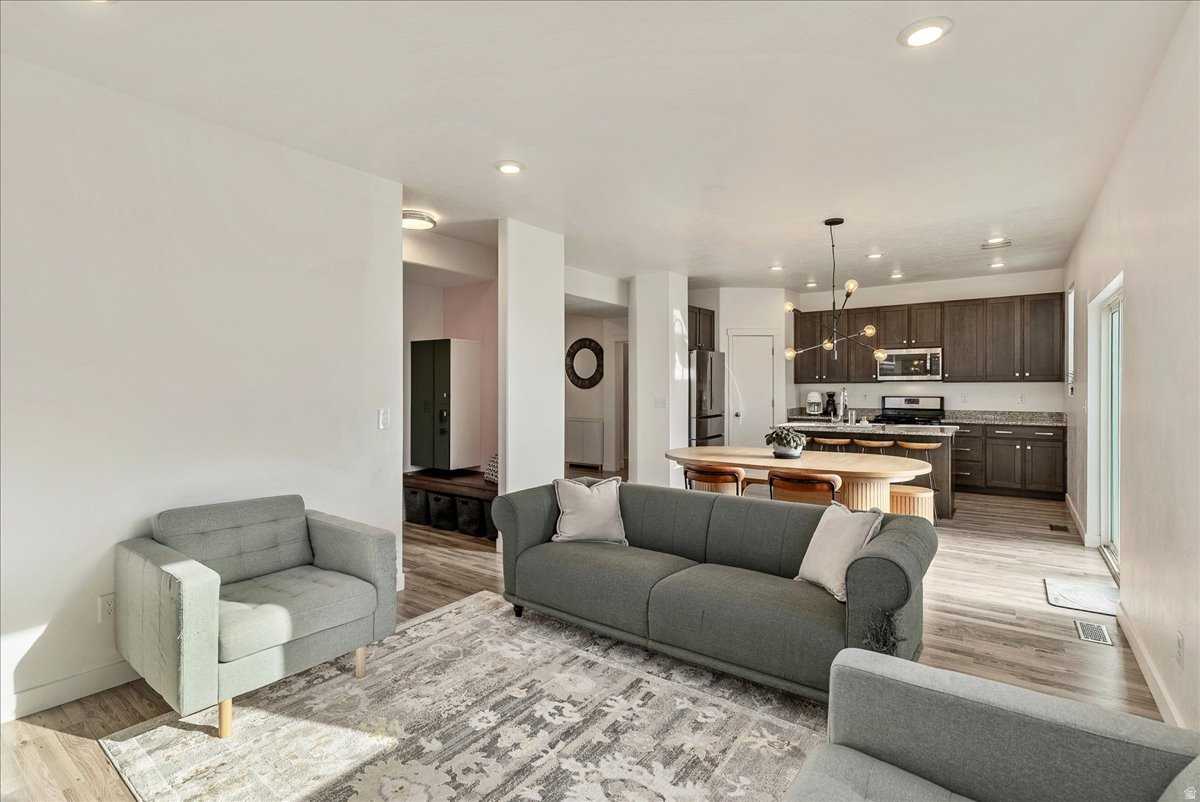 ENGLEFIELD HEIGHTS - Residential