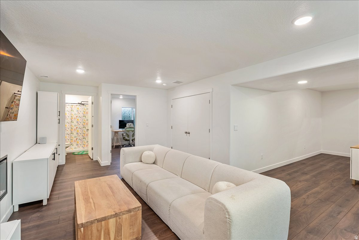 ENGLEFIELD HEIGHTS - Residential