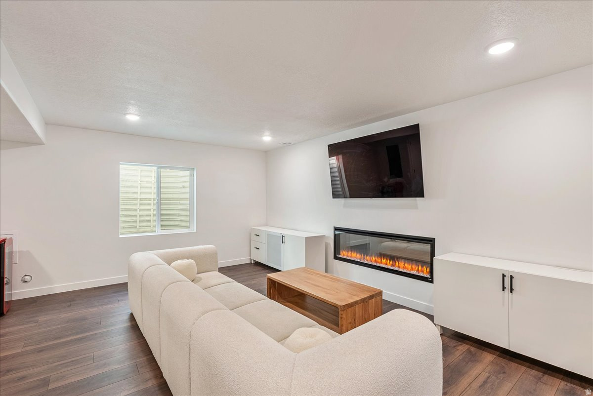 ENGLEFIELD HEIGHTS - Residential