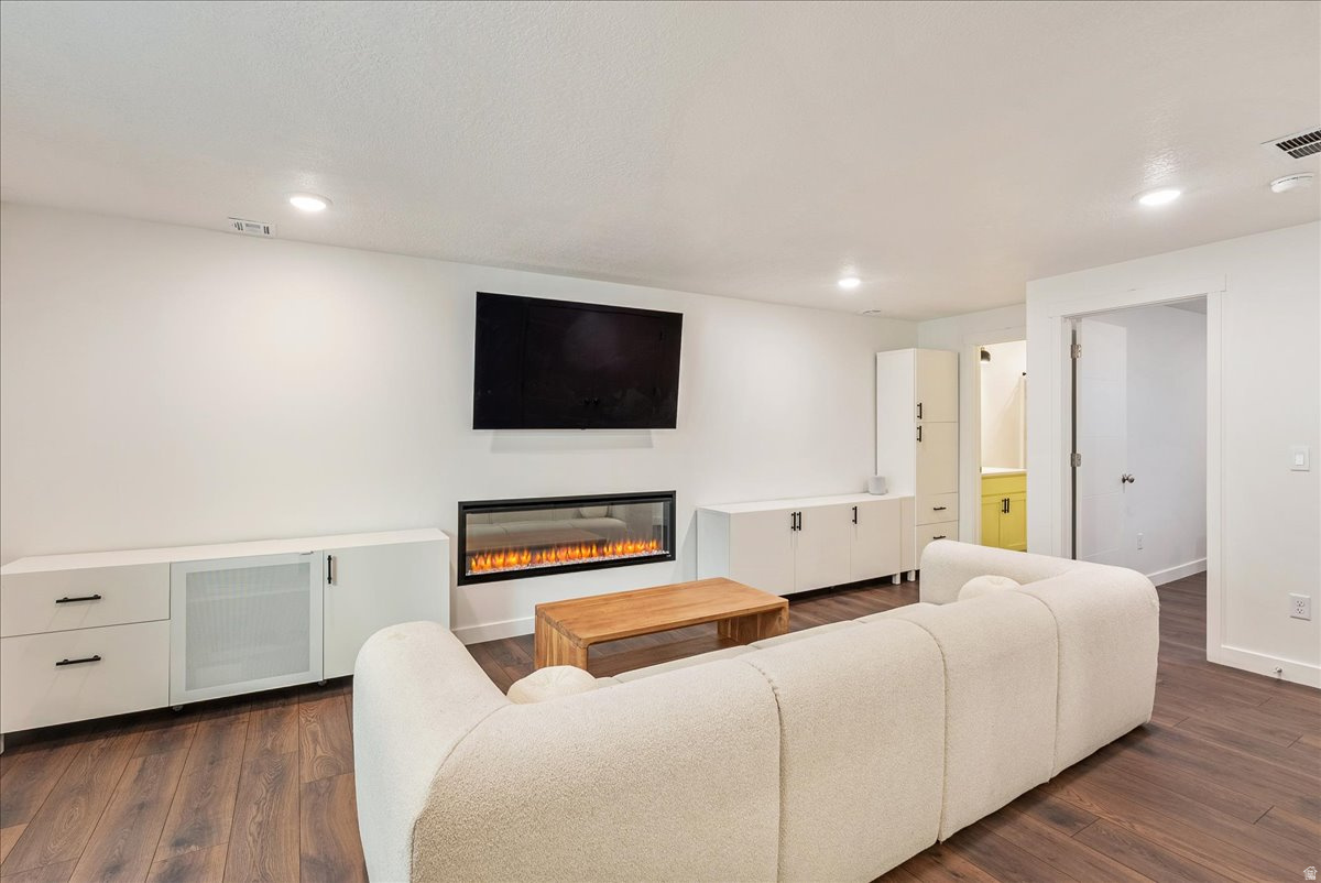 ENGLEFIELD HEIGHTS - Residential