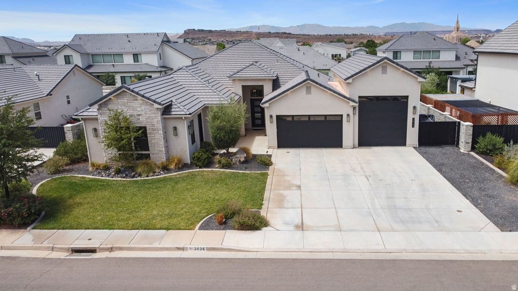 Photo of 3834 S MCKENZIE LN, Washington, UT 84780 (MLS # 2175550)