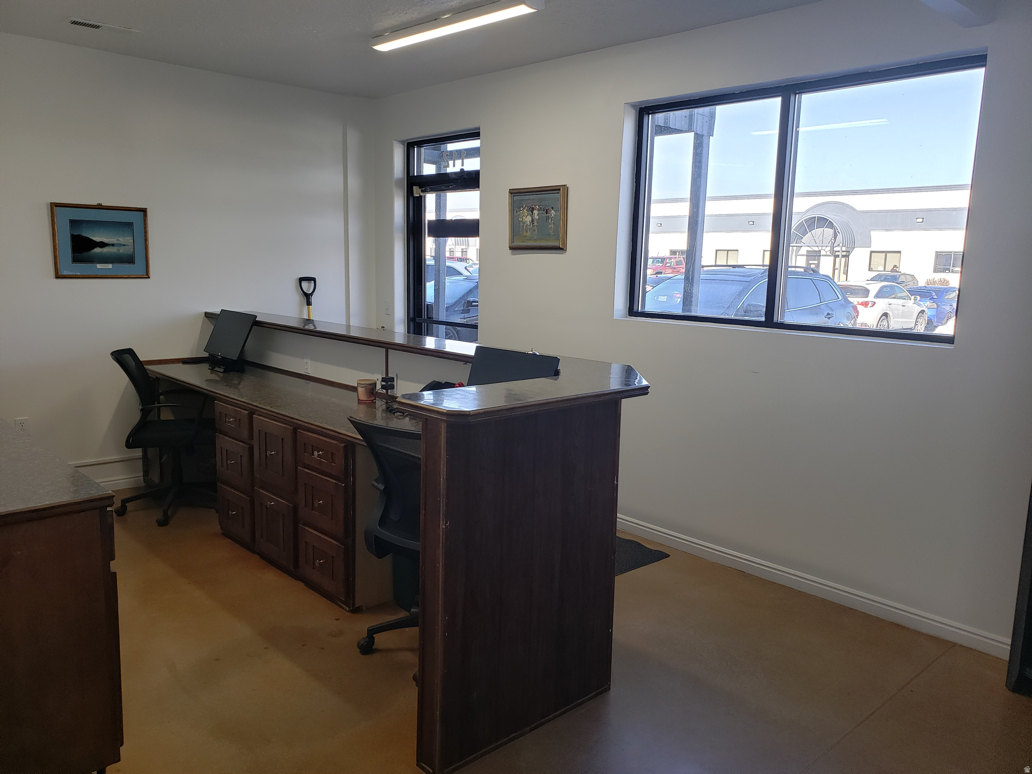 FOXRUN - Commercial Sale