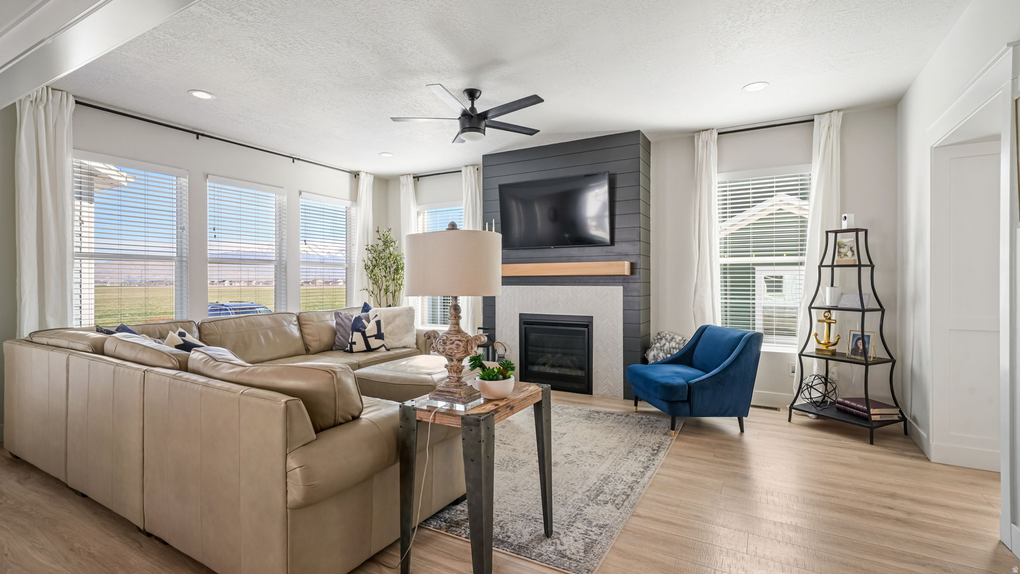 BEACON POINTE - Residential