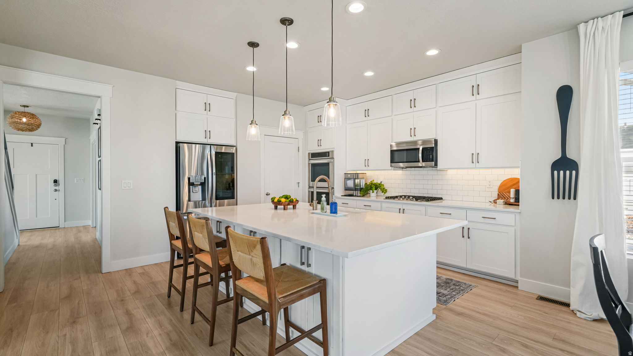 BEACON POINTE - Residential