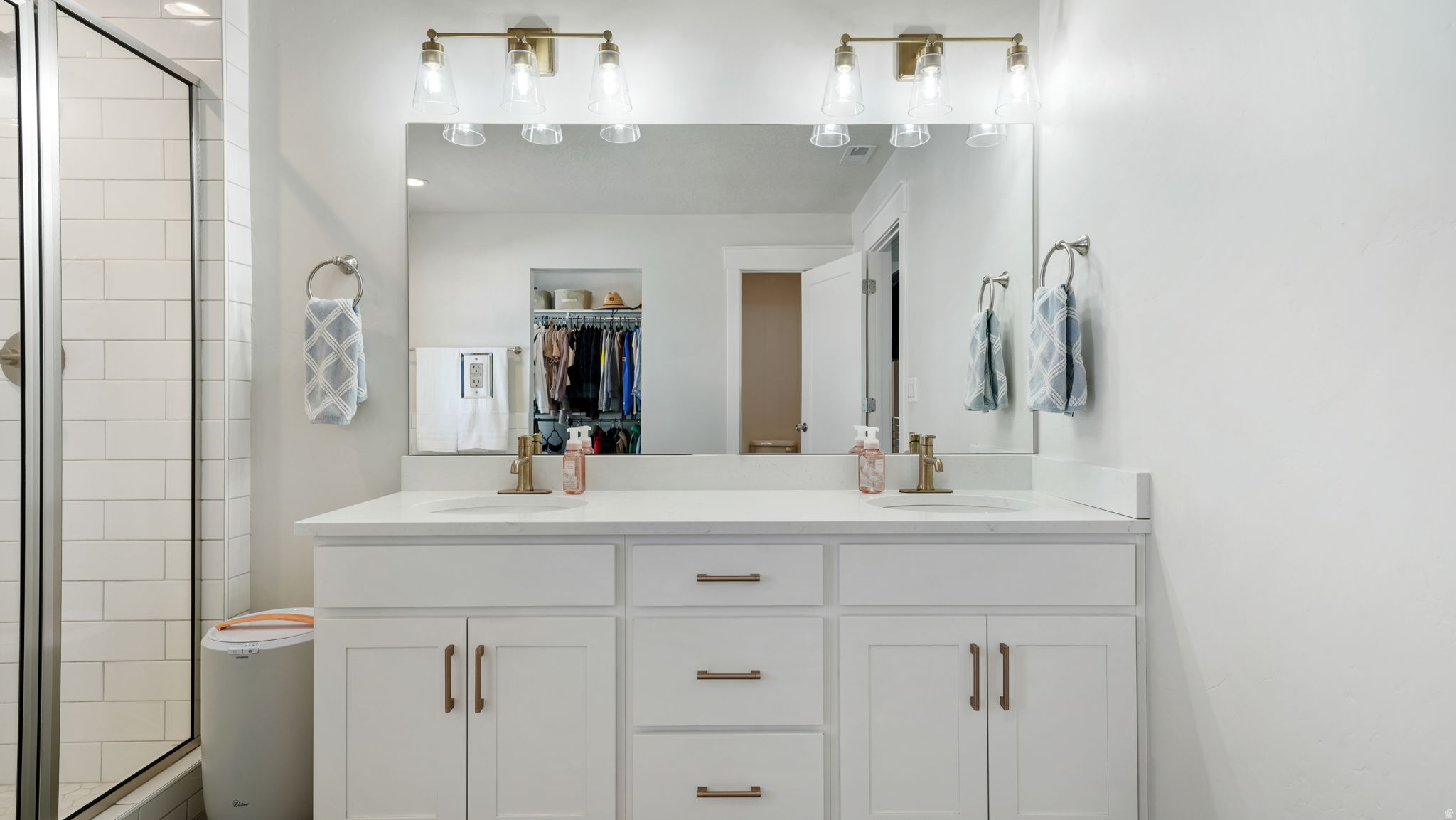 BEACON POINTE - Residential