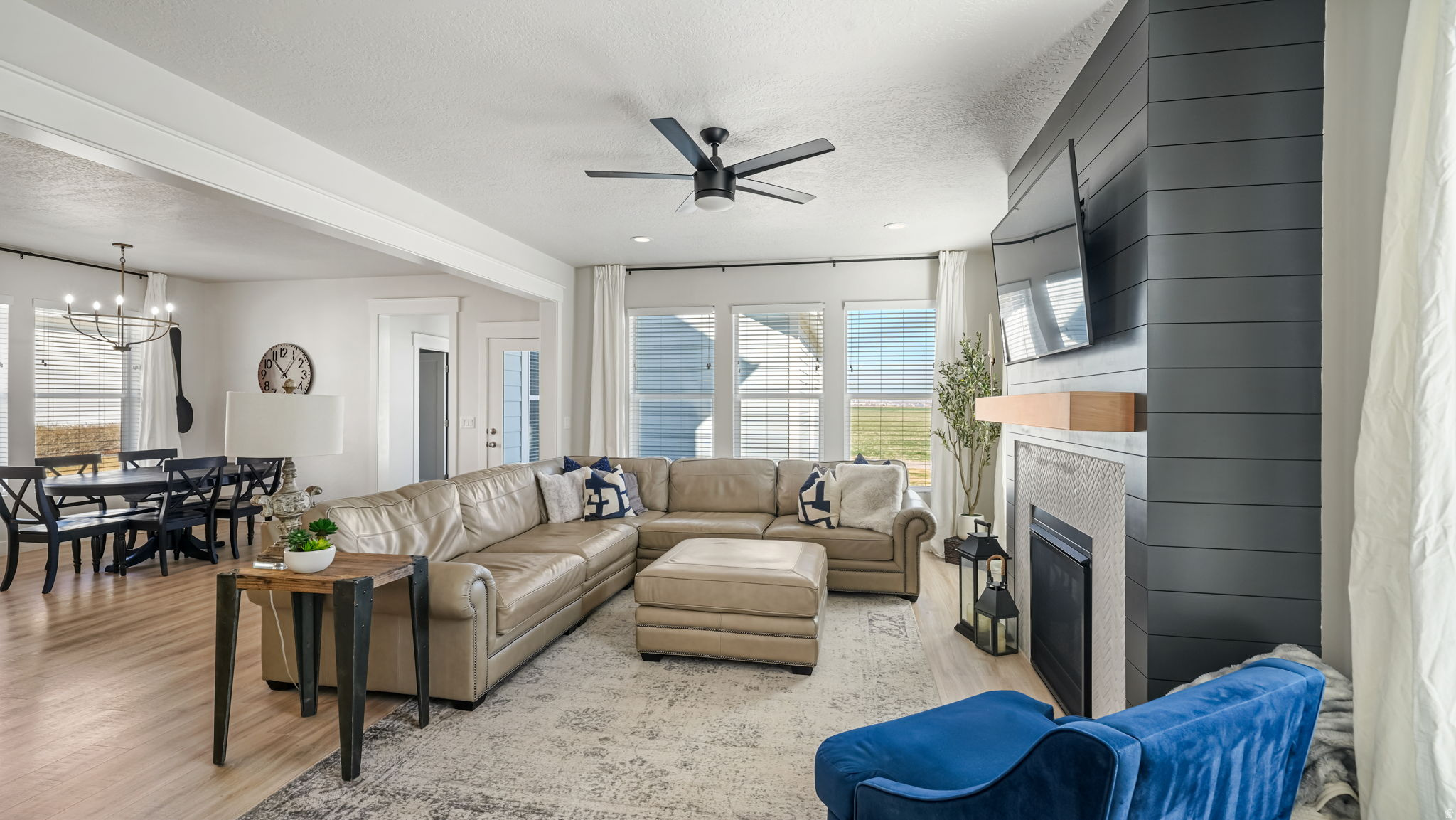 BEACON POINTE - Residential