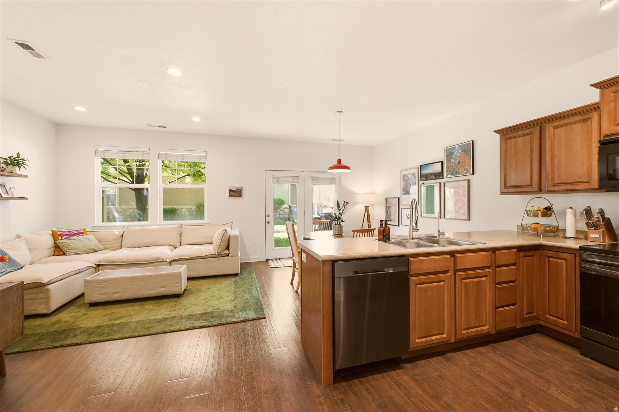 THE GABLES AT PLEASANT GROVE - Residential