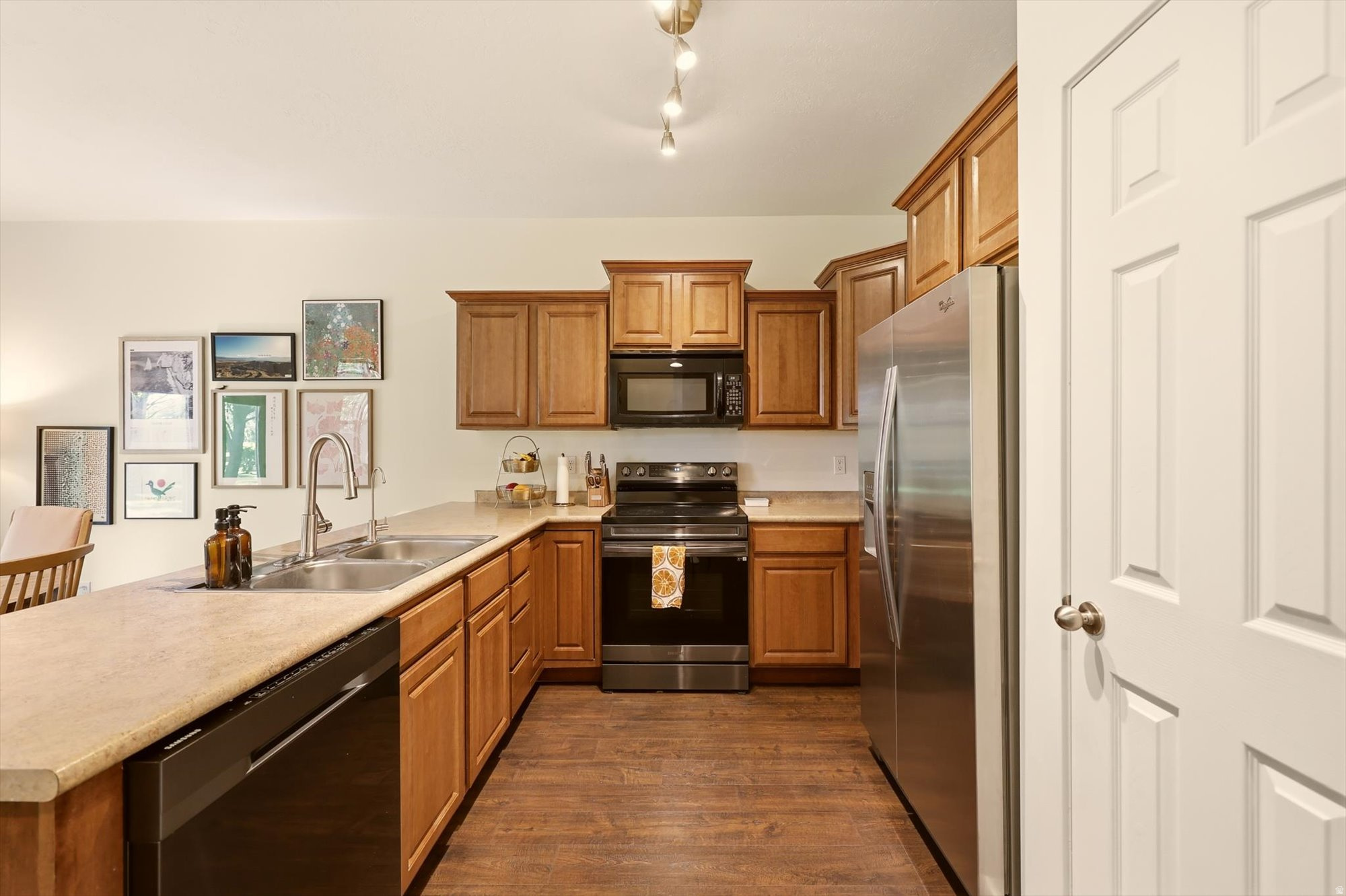 THE GABLES AT PLEASANT GROVE - Residential